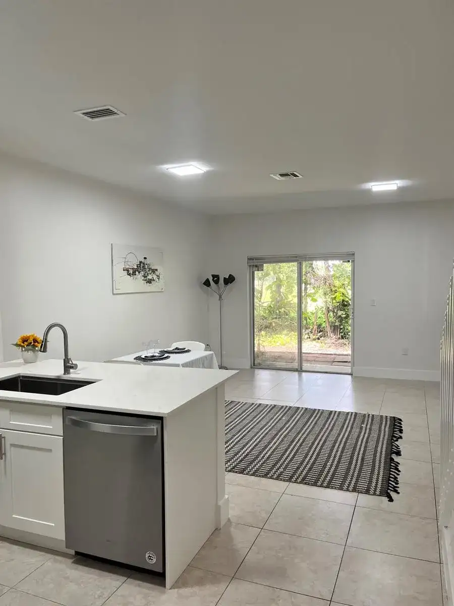 4414 WOODLAND Circle, Tamarac FL 33319 photo 4