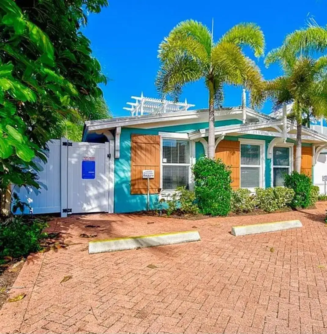 3204 6th Avenue, FL 34217 photo 2