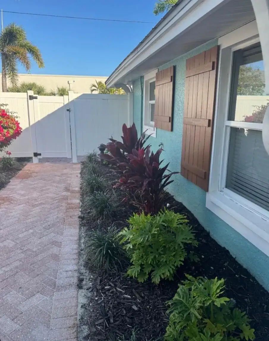 3204 6th Avenue, FL 34217 photo 3