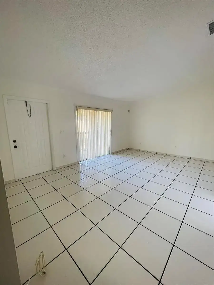 18340 Mediterranean Boulevard # 2806, Hialeah FL 33015 photo 3
