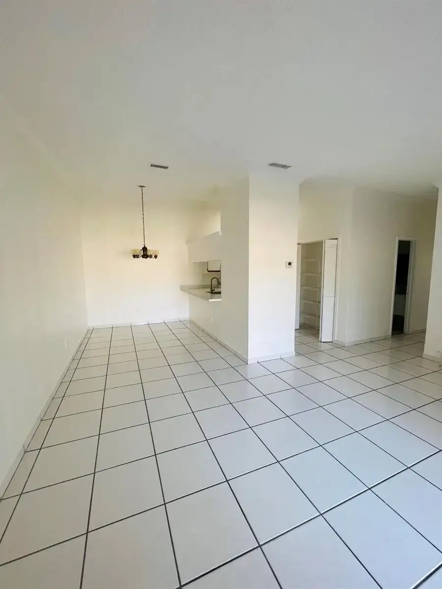 18340 Mediterranean Boulevard # 2806, Hialeah FL 33015 photo 4