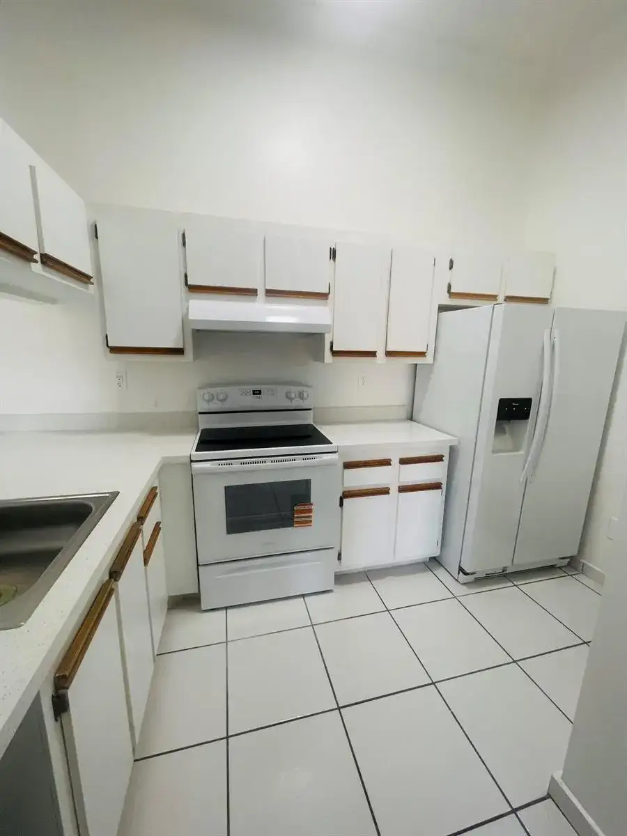 18340 Mediterranean Boulevard # 2806, Hialeah FL 33015 photo 5
