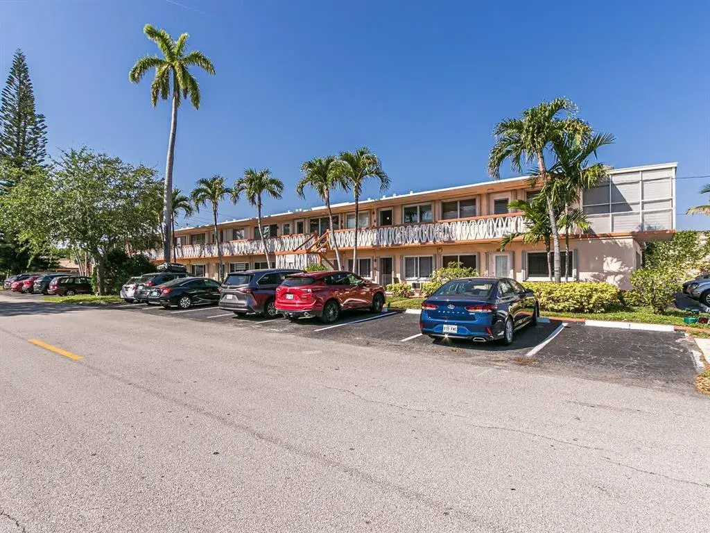 1000 SW 11th Avenue, Hallandale Beach FL 33009