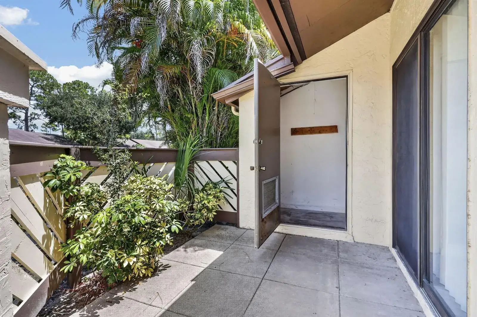 184 MASTIC TREE Court, Royal Palm Beach FL 33411 photo 5