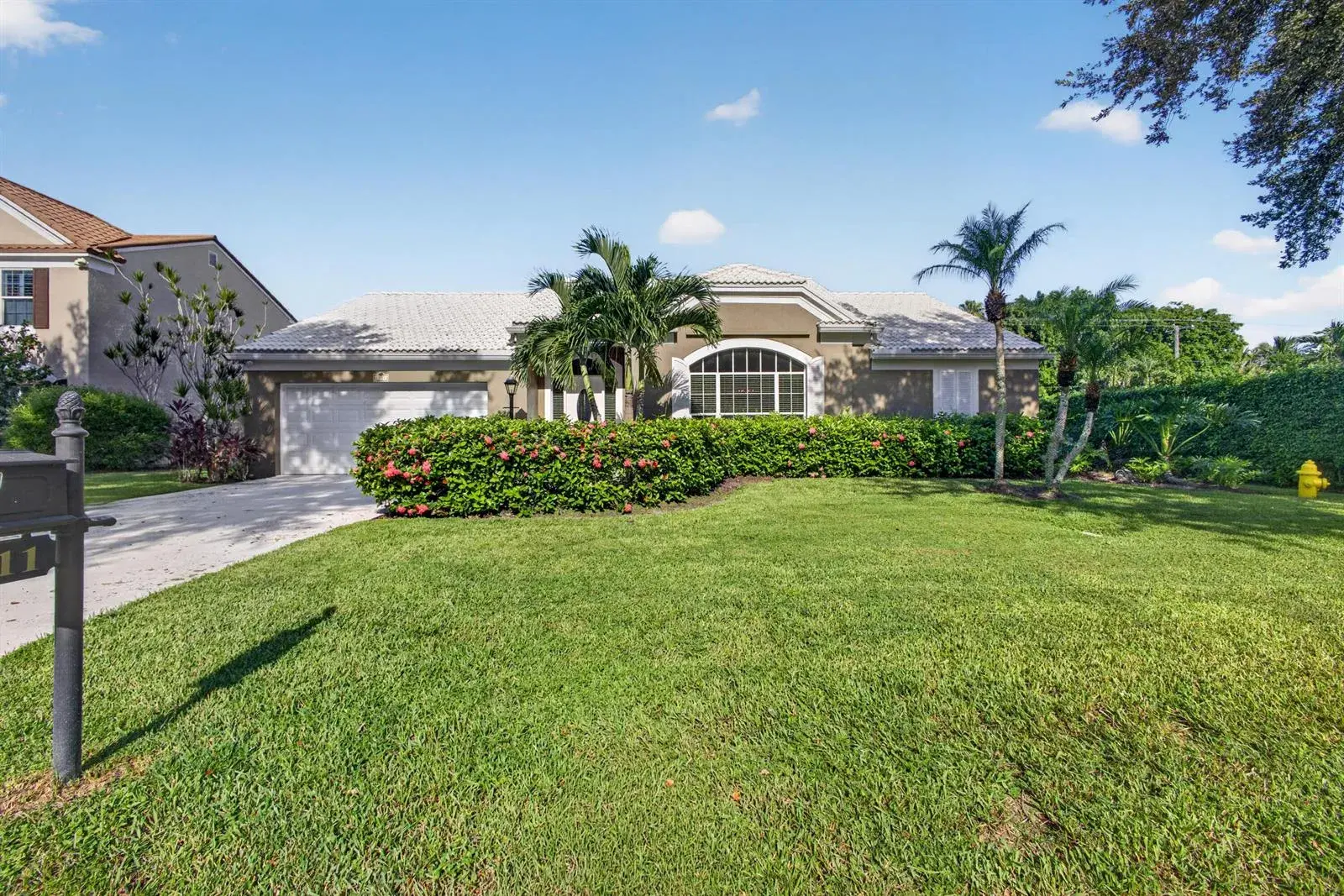 1011 WOODFIELD Circle, Palm Beach Gardens FL 33418