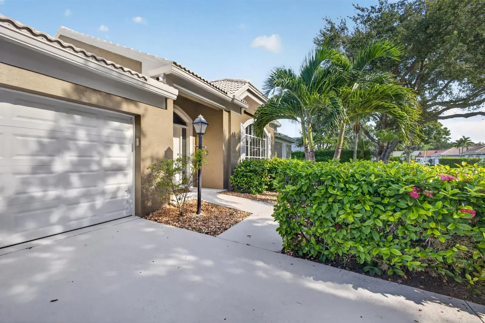 1011 WOODFIELD Circle, Palm Beach Gardens FL 33418
