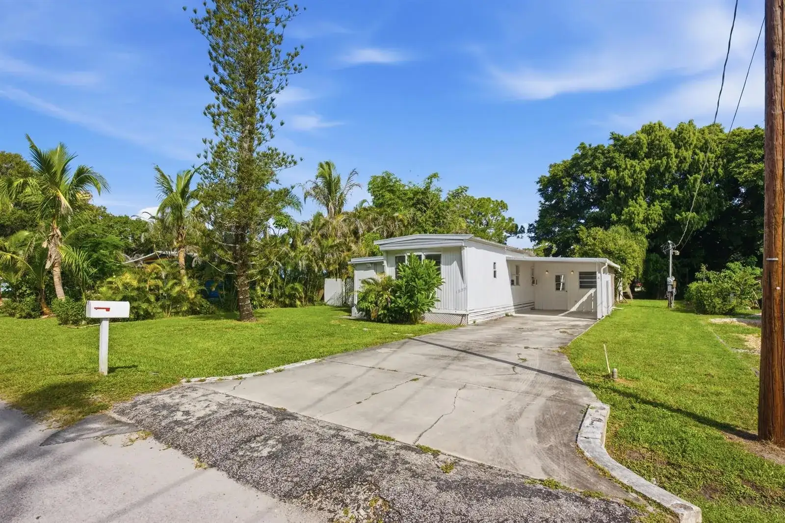 1823 SW College Street, Stuart FL 34997 photo 2