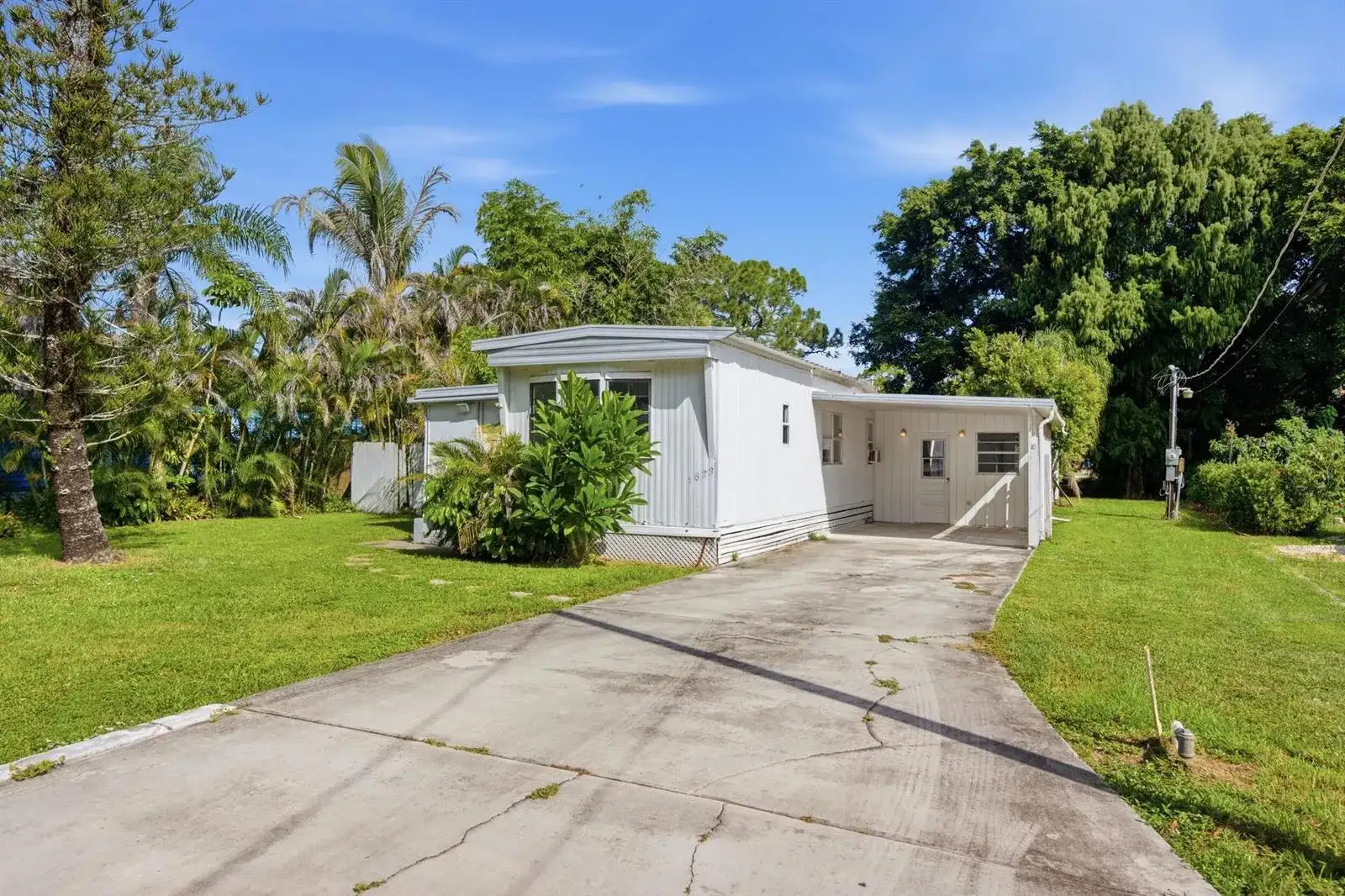 1823 SW College Street, Stuart FL 34997 photo 4