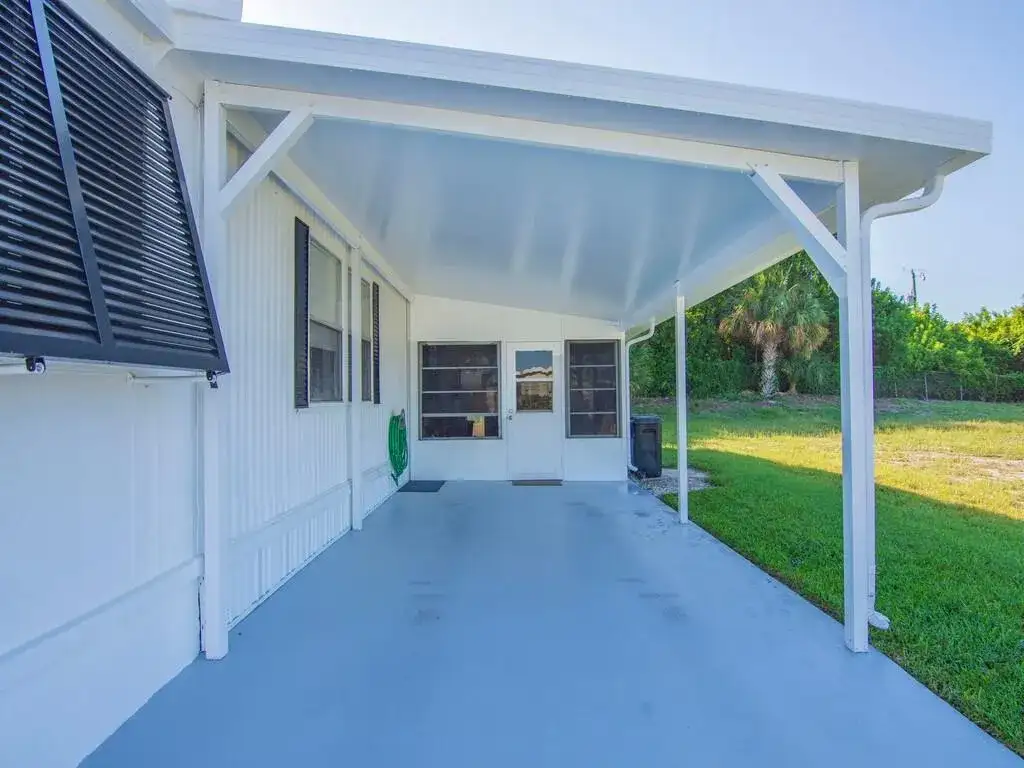 385 NE Jade Circle, Jensen Beach FL 34957 photo 3