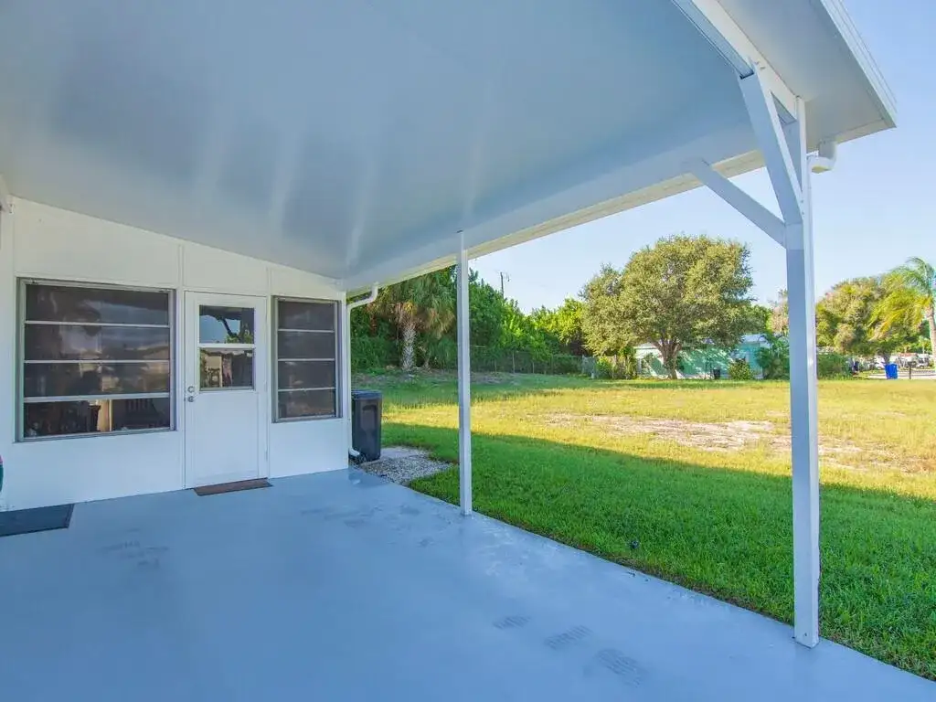 385 NE Jade Circle, Jensen Beach FL 34957 photo 4