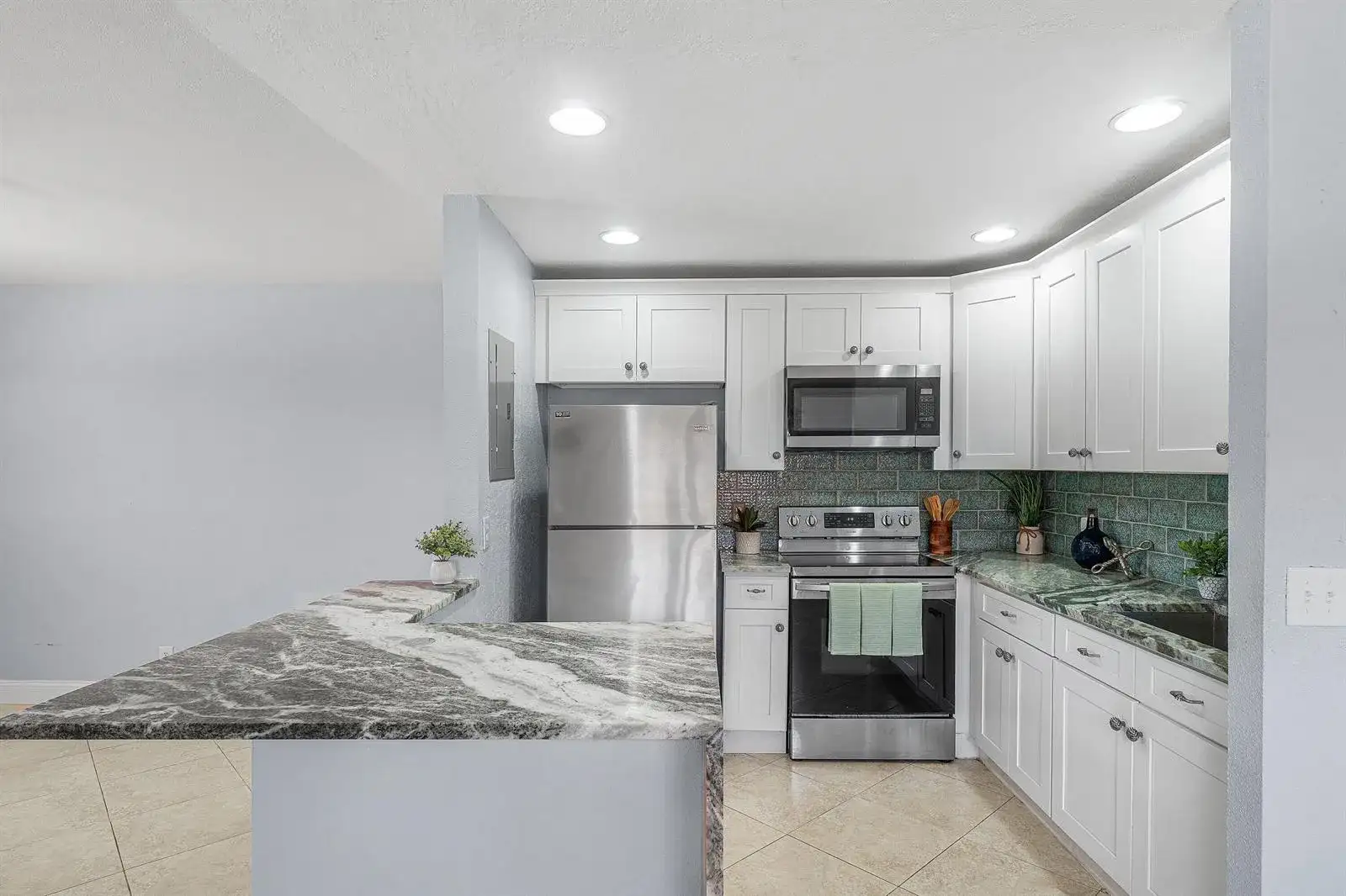 566 Saxony L, Delray Beach FL 33446 photo 5