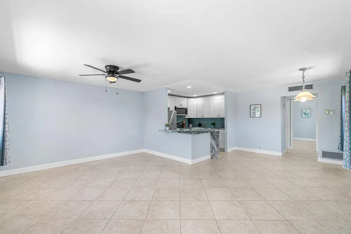 566 Saxony L, Delray Beach FL 33446