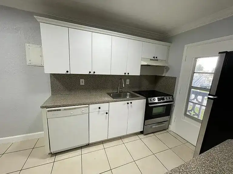 890 NW 45 Avenue # 32, Miami FL 33126 photo 2