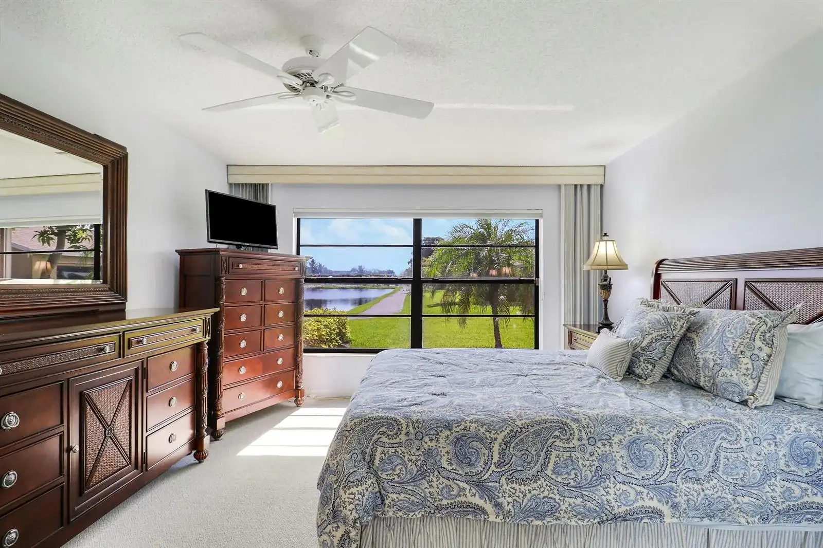 5481 Mirror Lakes Boulevard, Boynton Beach FL 33472 photo 3