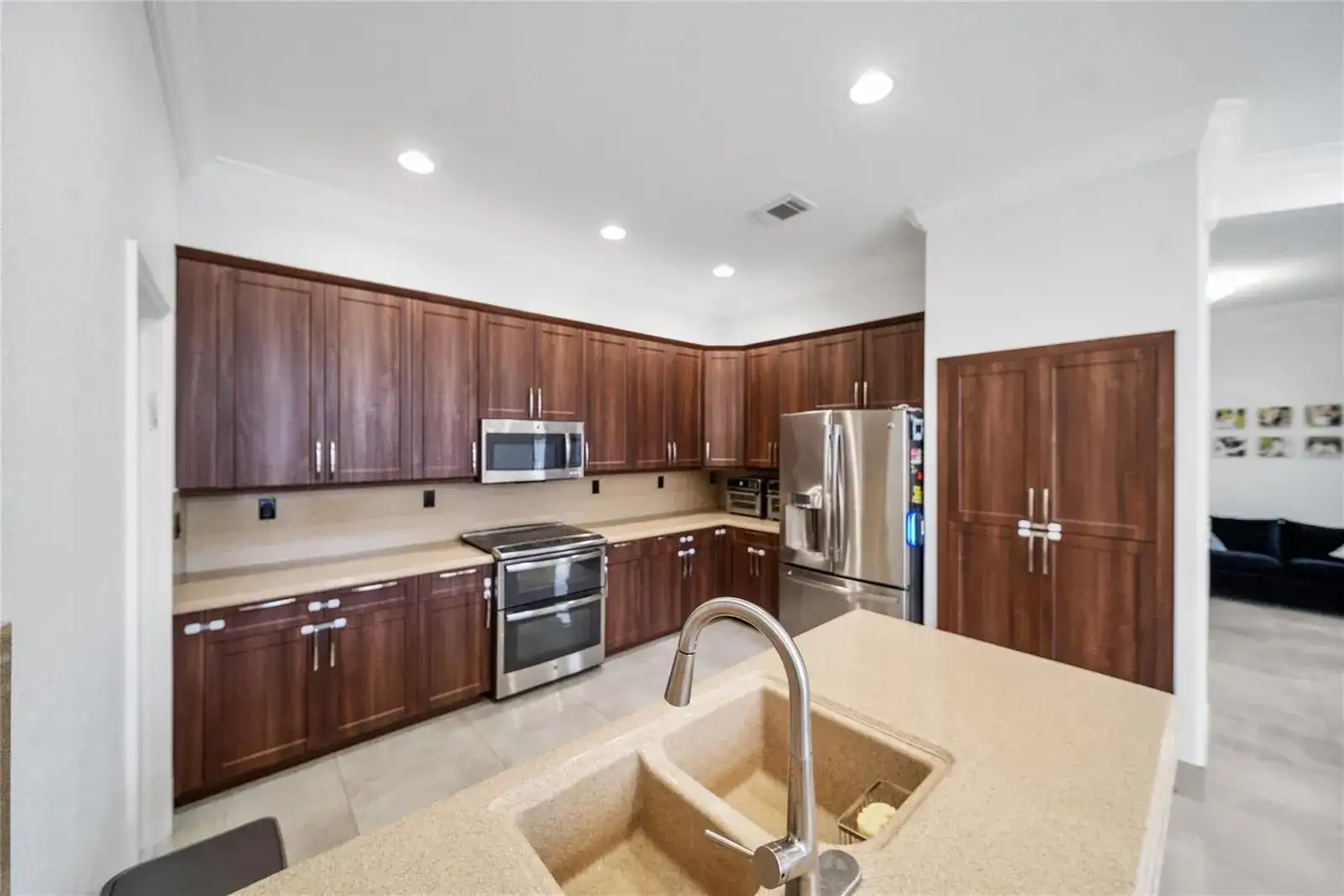 4916 SW 38TH Way, Hollywood FL 33312 photo 4