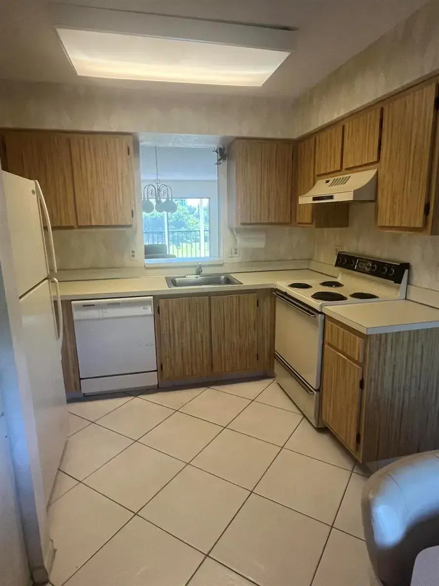 7006 Huntington Lane # 302, Delray Beach FL 33446