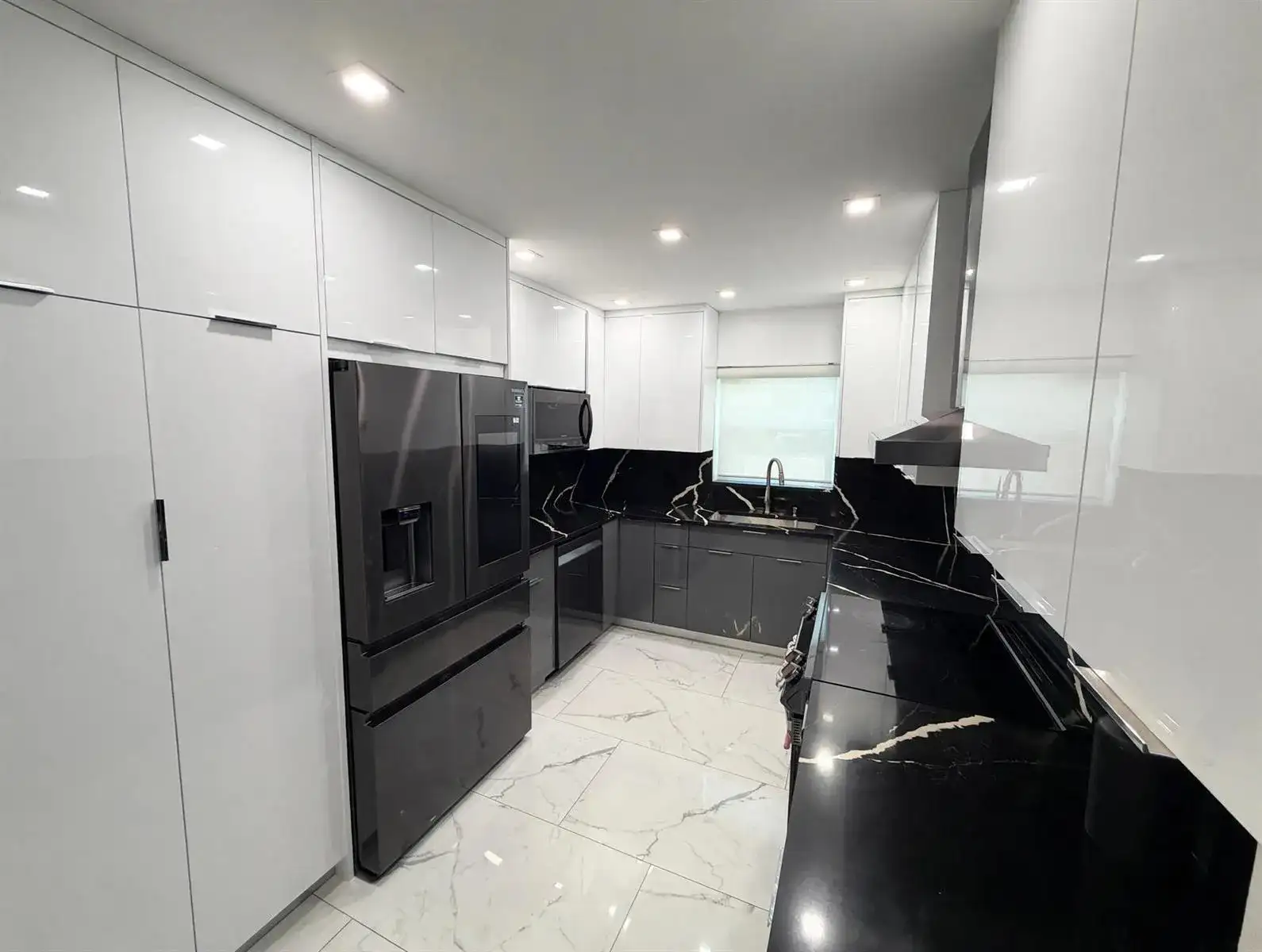 9054 NW 35TH Place, Sunrise FL 33351 photo 3