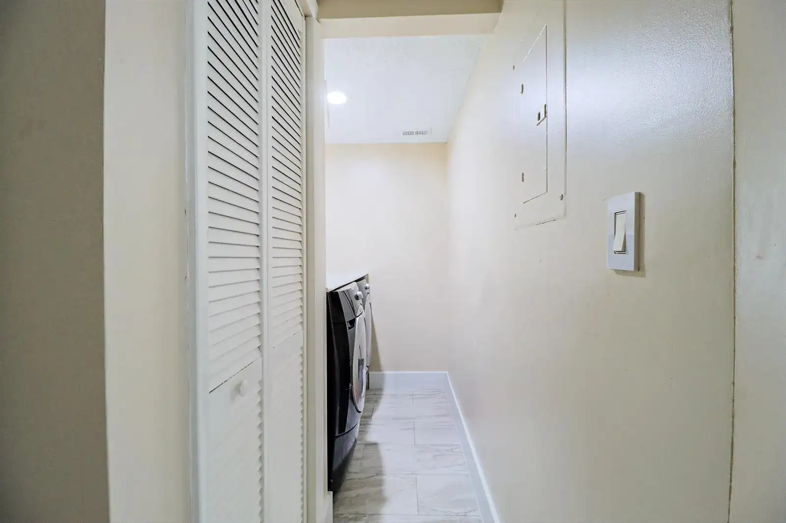 450 PALM Circle W # 106, Pembroke Pines FL 33025 photo 4
