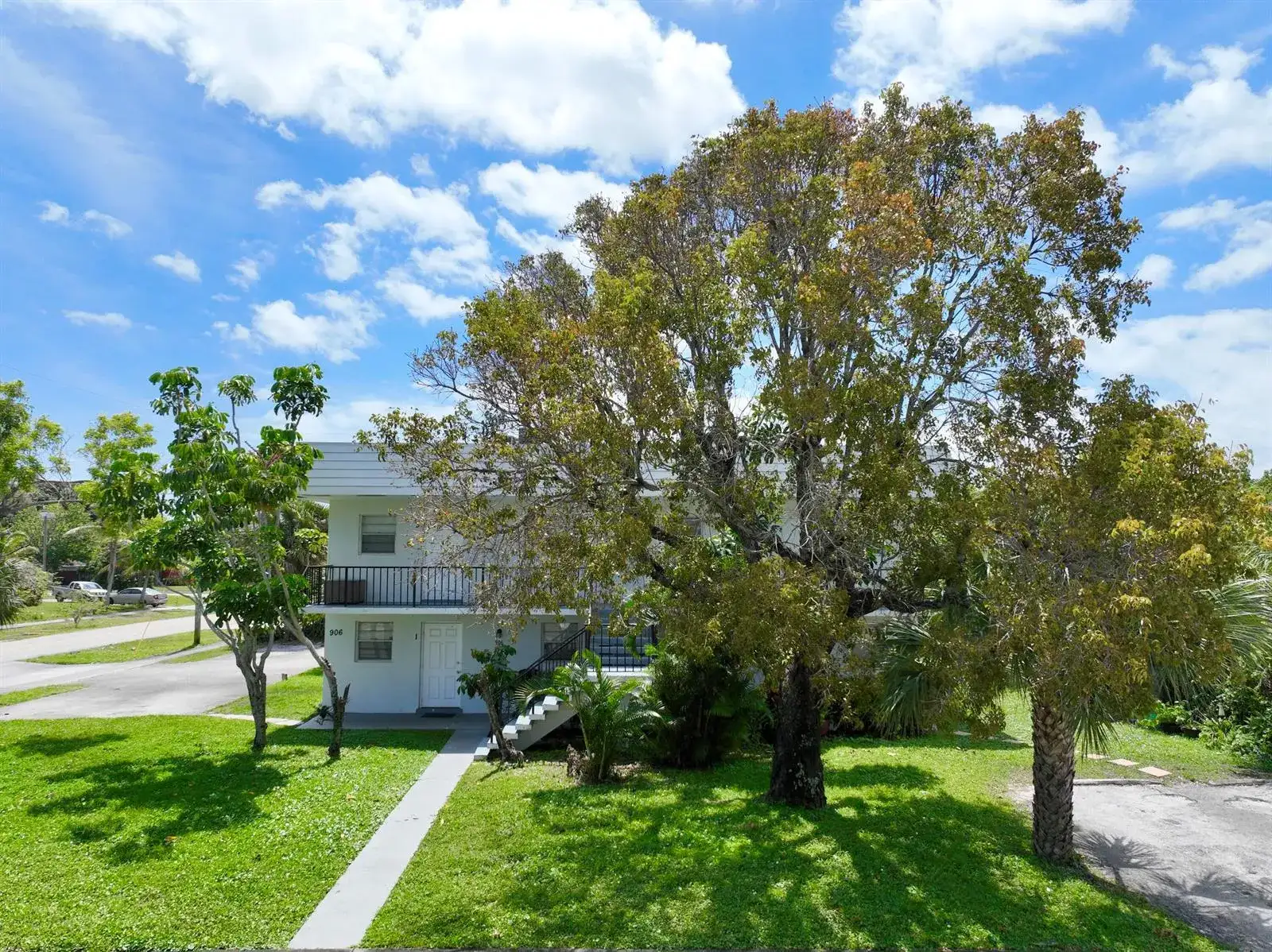 906 Foresteria Drive, Lake Park FL 33403 photo 2