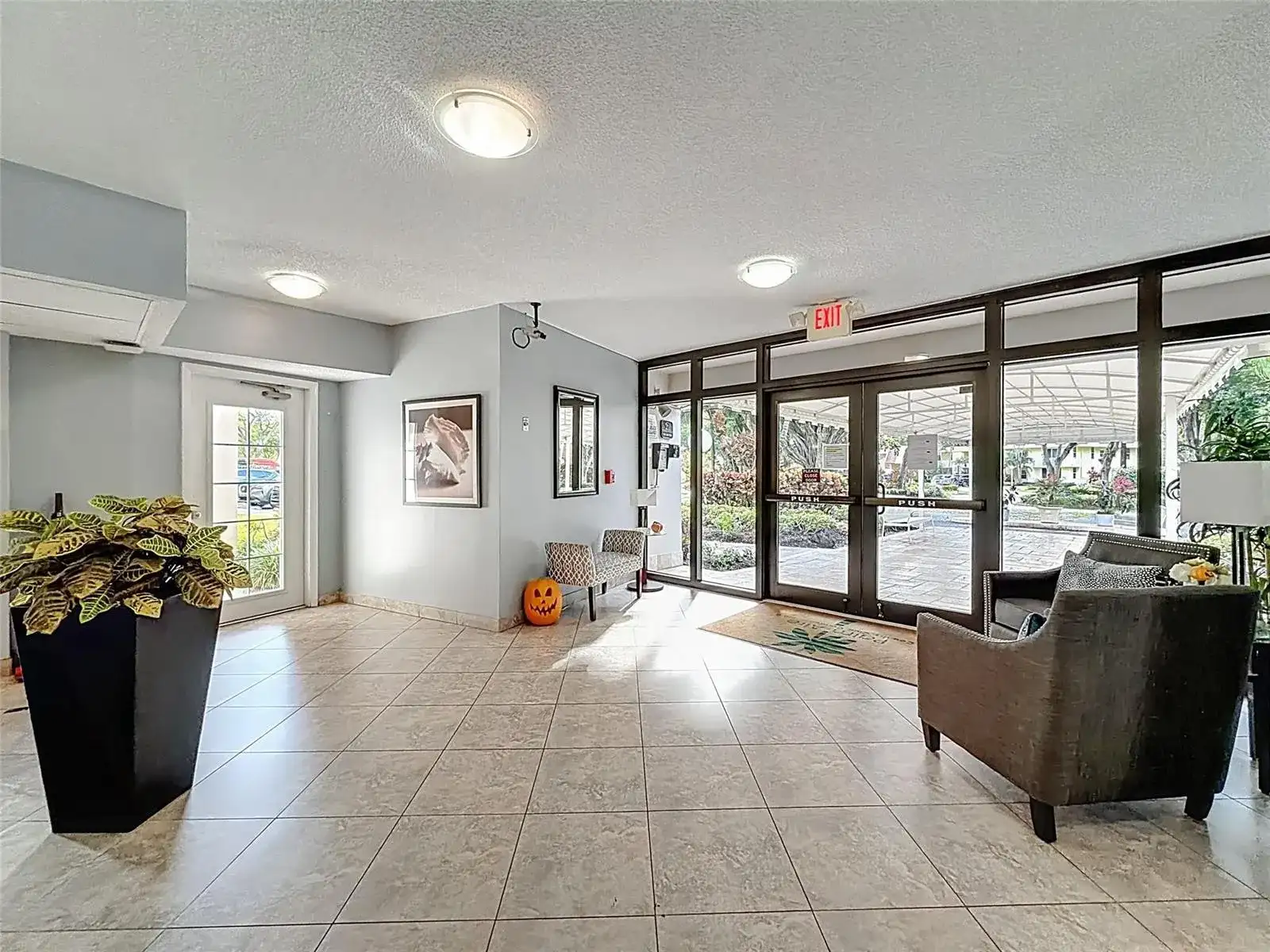 545 Oaks Lane # 410, Pompano Beach FL 33069 photo 3