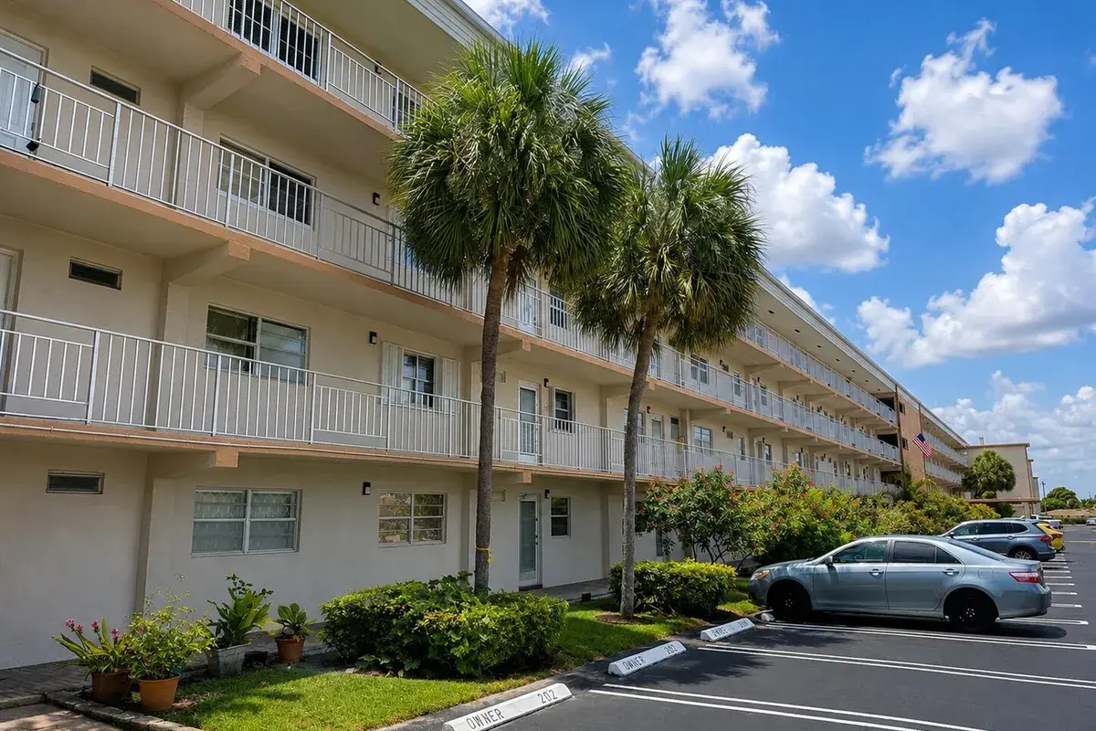 230 NE 26TH Avenue # 404, Boynton Beach FL 33435
