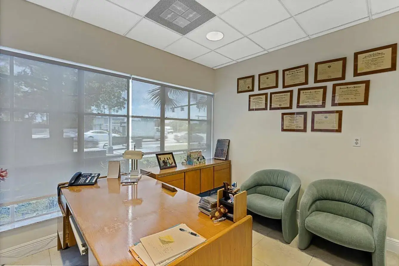 100 E COMMERCIAL Boulevard, Oakland Park FL 33334