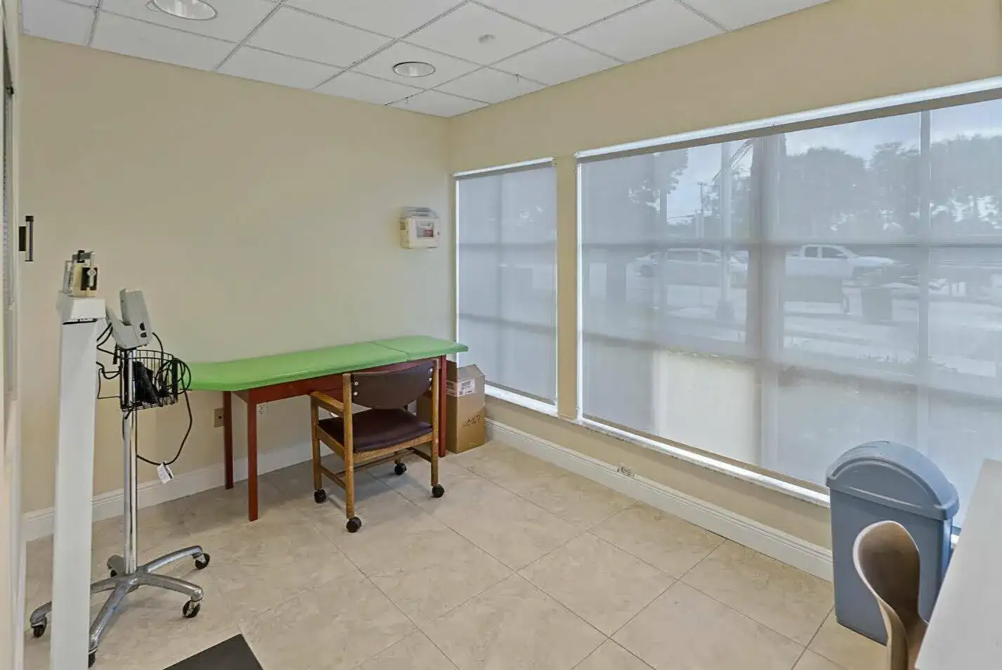 100 E COMMERCIAL Boulevard, Oakland Park FL 33334 photo 4