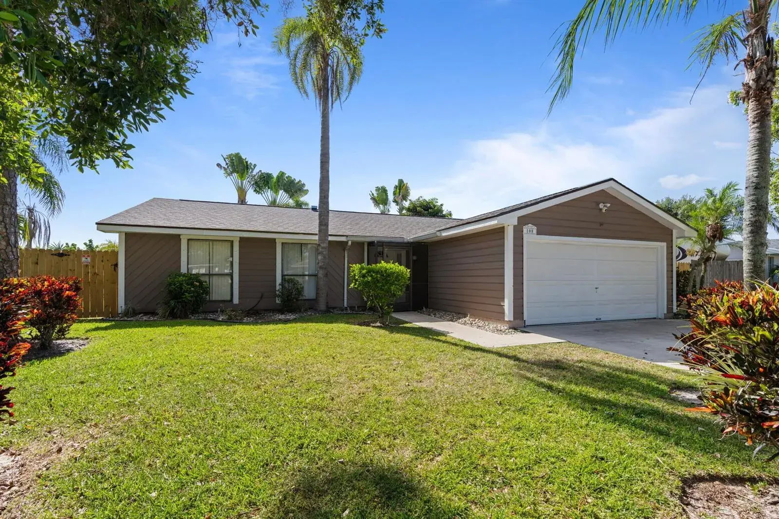 108 Cambridge Lane, Royal Palm Beach FL 33411