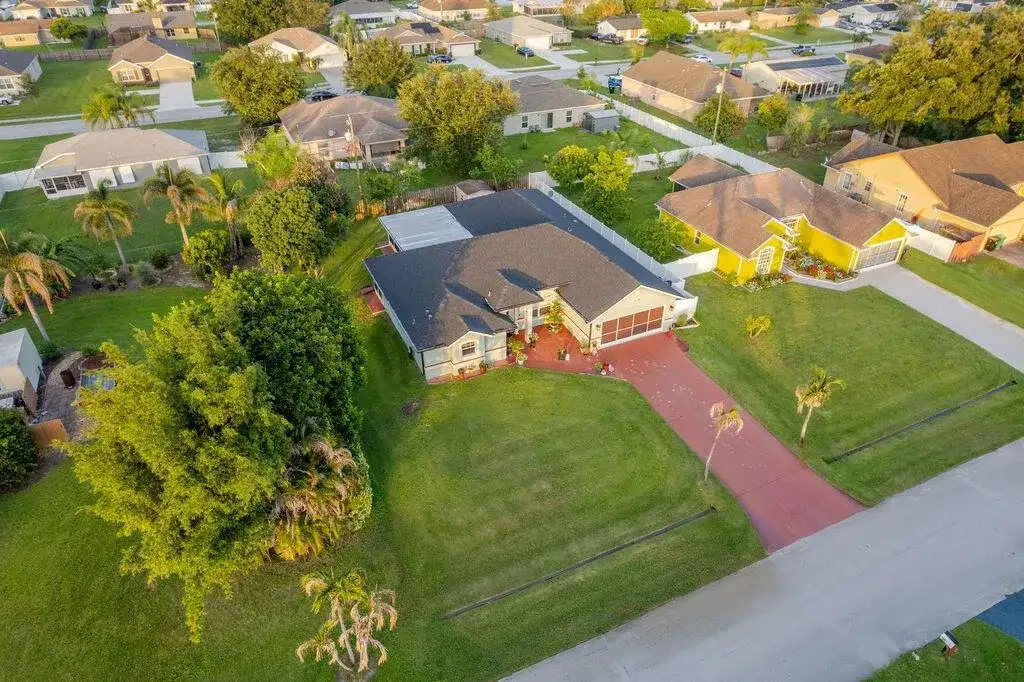 1871 SW MONTERREY Lane, Port St. Lucie FL 34953 photo 2