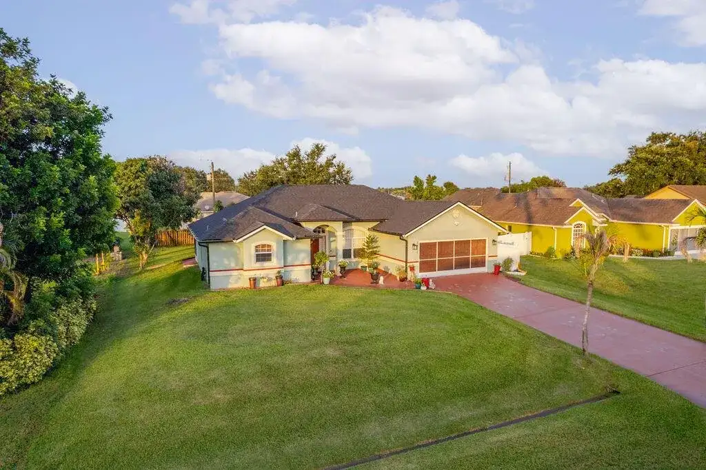 1871 SW MONTERREY Lane, Port St. Lucie FL 34953 photo 4