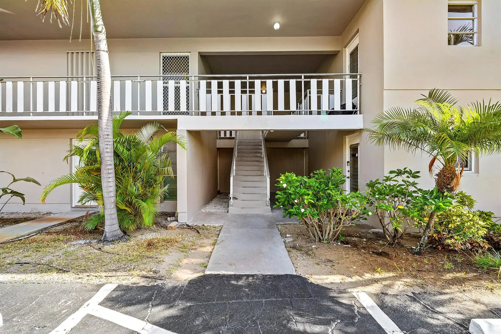 315 CIRCLE Drive S # 201, Boynton Beach FL 33435