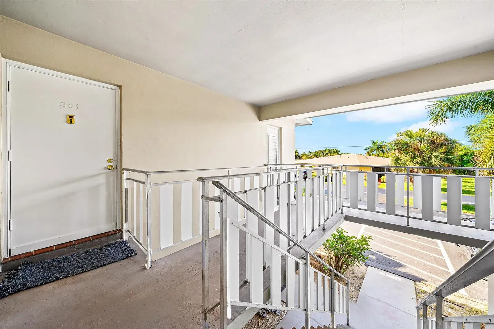 315 CIRCLE Drive S # 201, Boynton Beach FL 33435