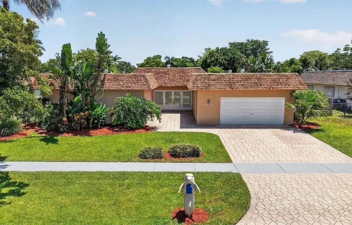 1820 SW 67th Terrace, Plantation FL 33317