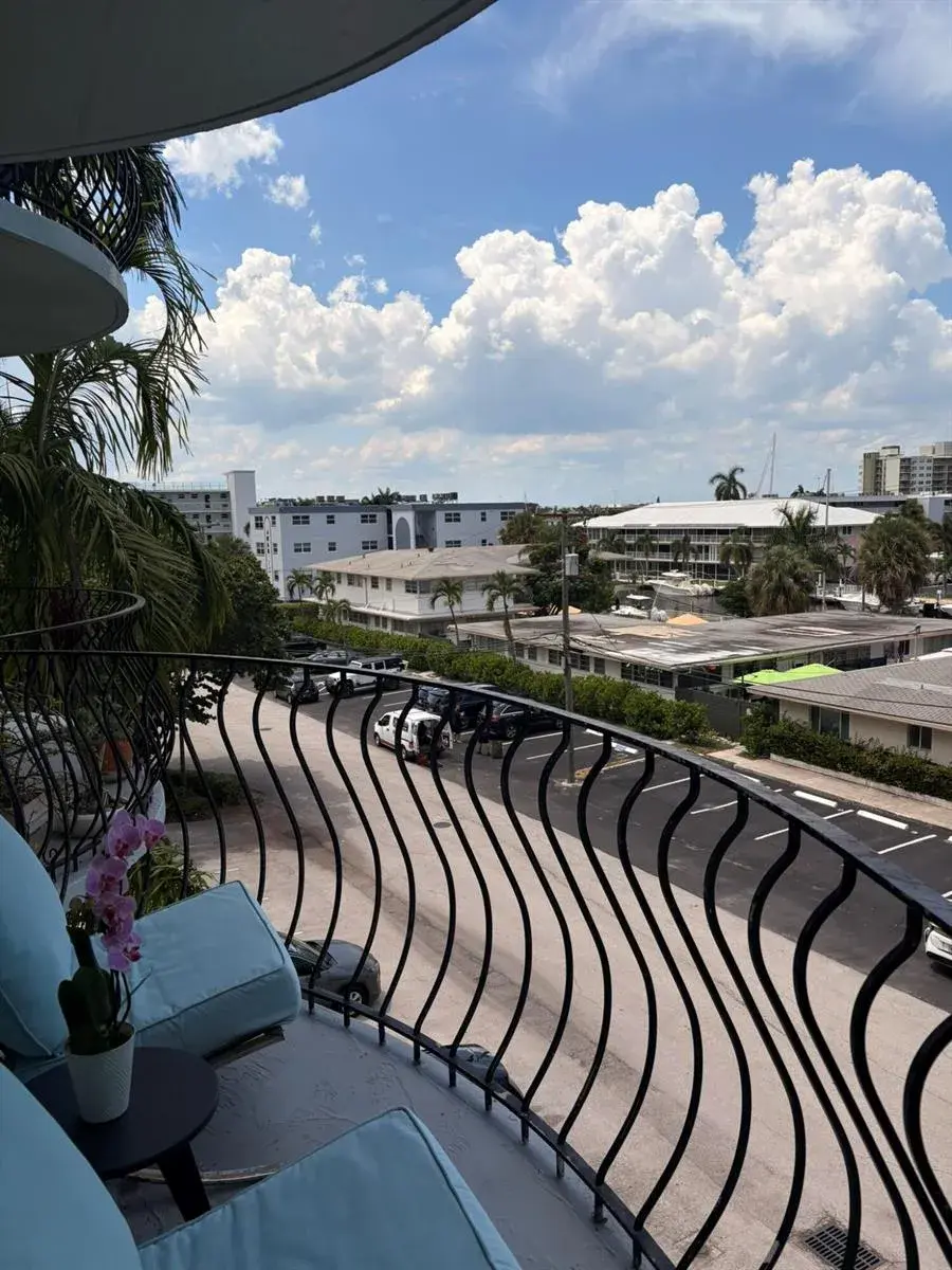 3250 NE 28TH Street # 406, Fort Lauderdale FL 33308
