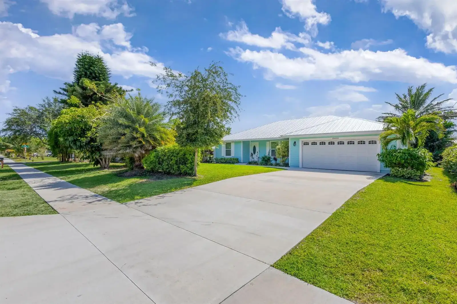 10600 SE Gomez Avenue, Hobe Sound FL 33455