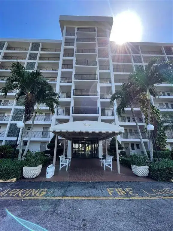 3100 N PALM AIRE Drive # 204, Pompano Beach FL 33069
