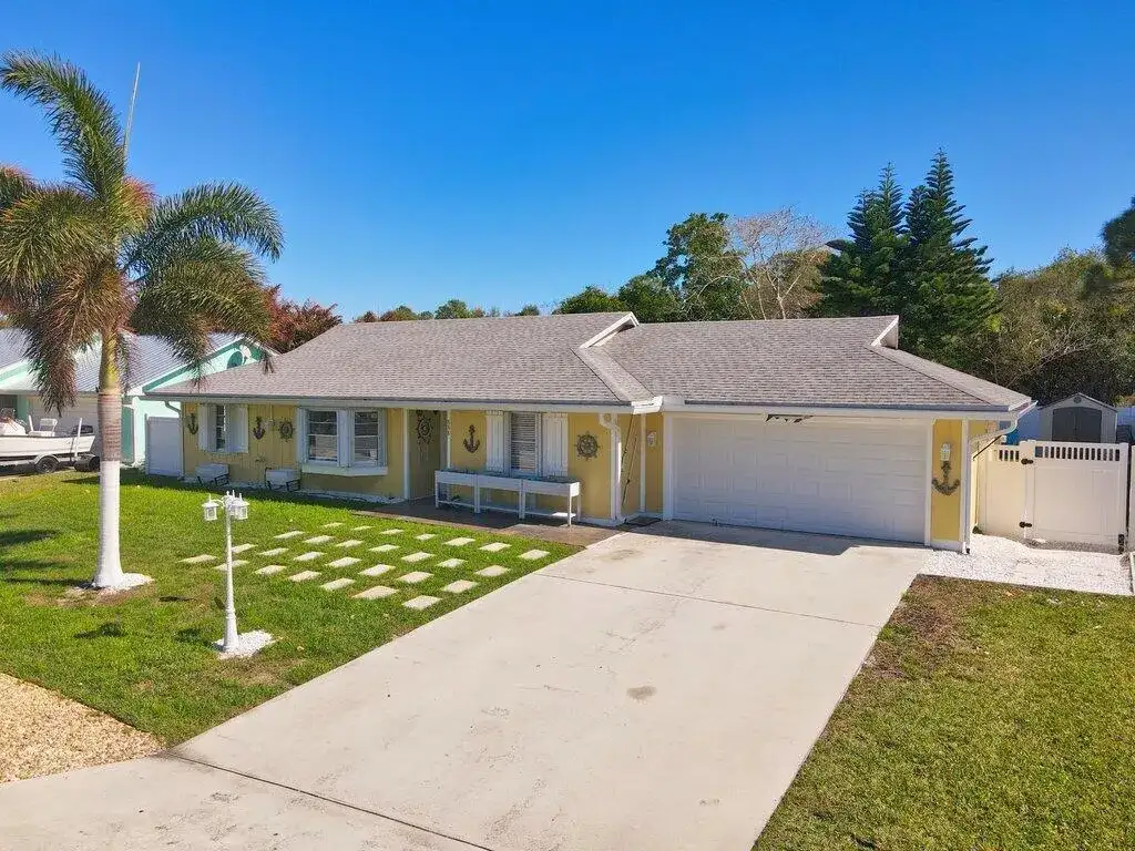 888 NE Maranta Terrado, Jensen Beach FL 34957 photo 2