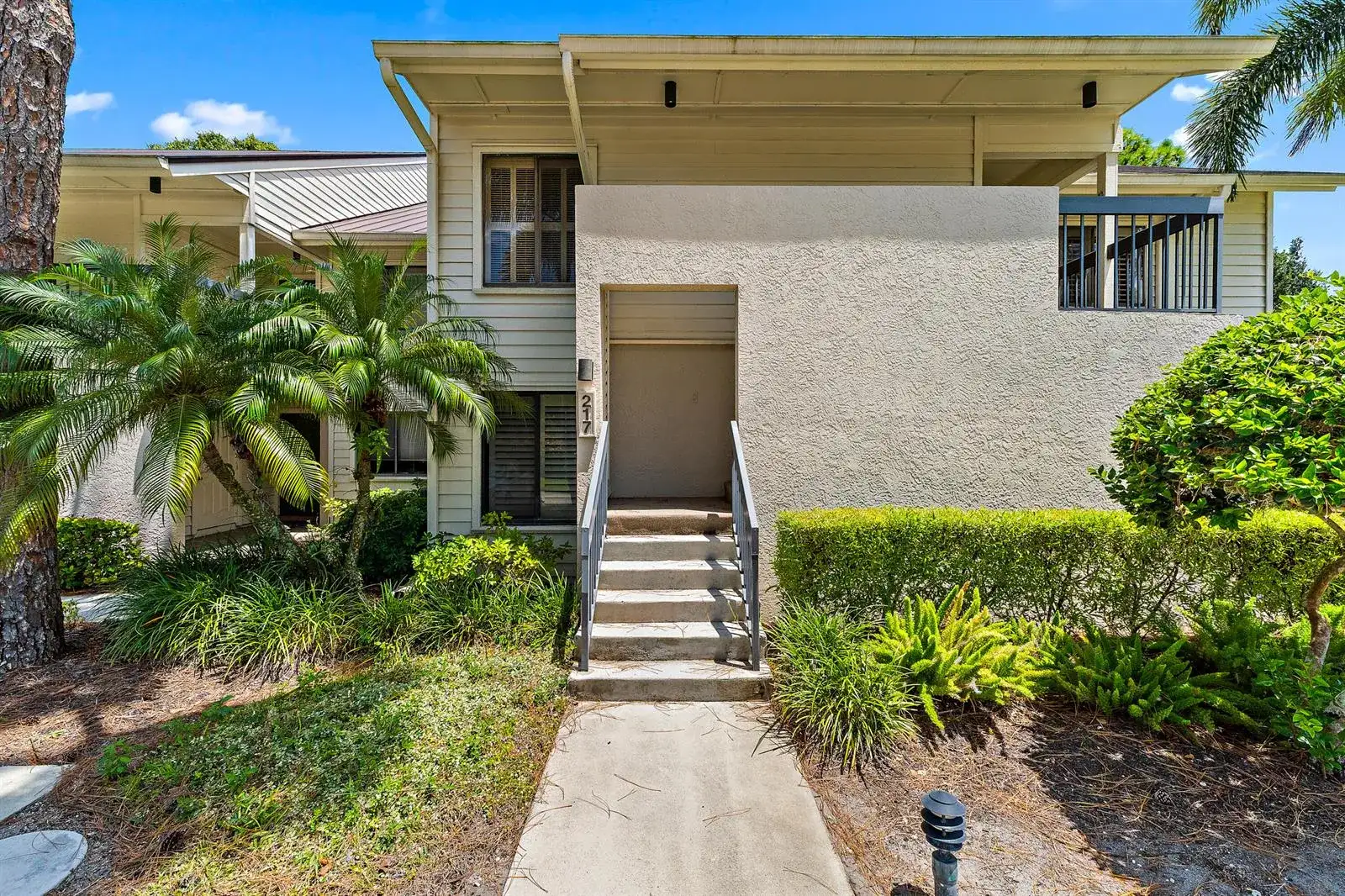 6433 SE Brandywine Court Unit 217, Stuart FL 34997 photo 2