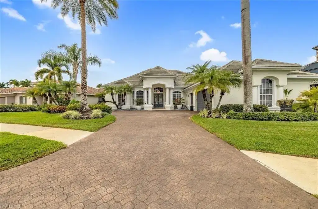 2721 Olde Cypress Drive, Naples FL 34119 photo 2