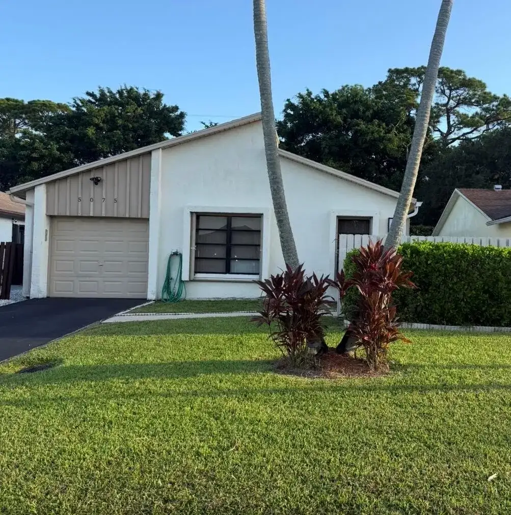 5075 Mirror Lakes Boulevard, Boynton Beach FL 33472 photo 2