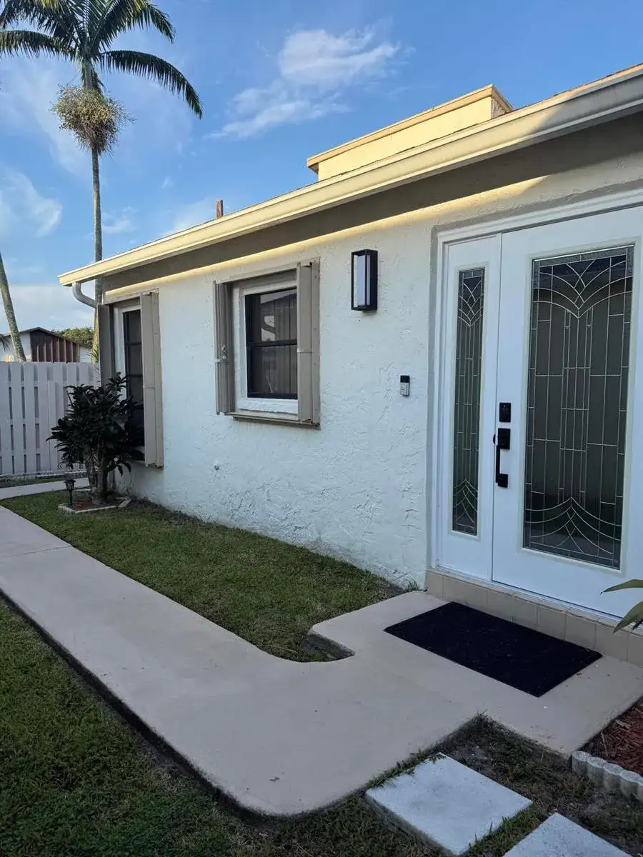 5075 Mirror Lakes Boulevard, Boynton Beach FL 33472 photo 4