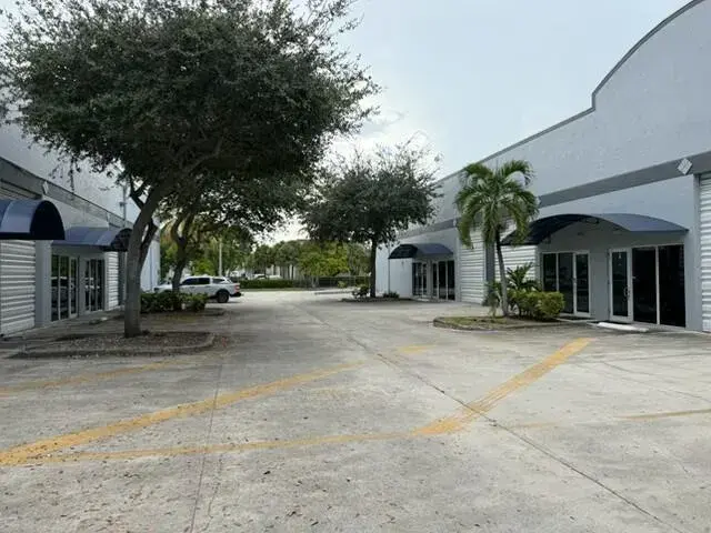 3000 RAVENSWOOD Road # 6A, Dania Beach FL 33312