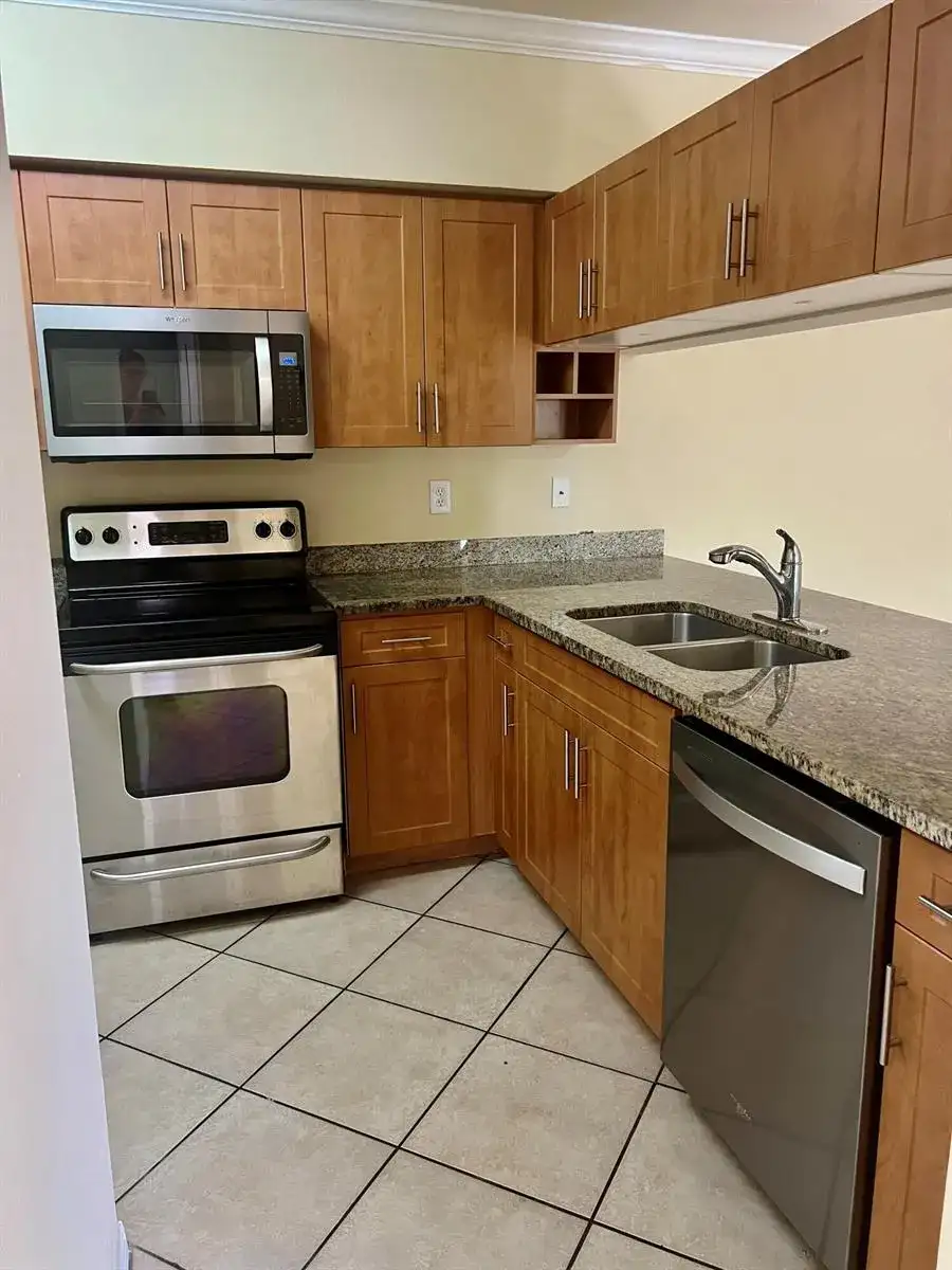 6426 Emerald Dunes Drive # 206, West Palm Beach FL 33411 photo 3