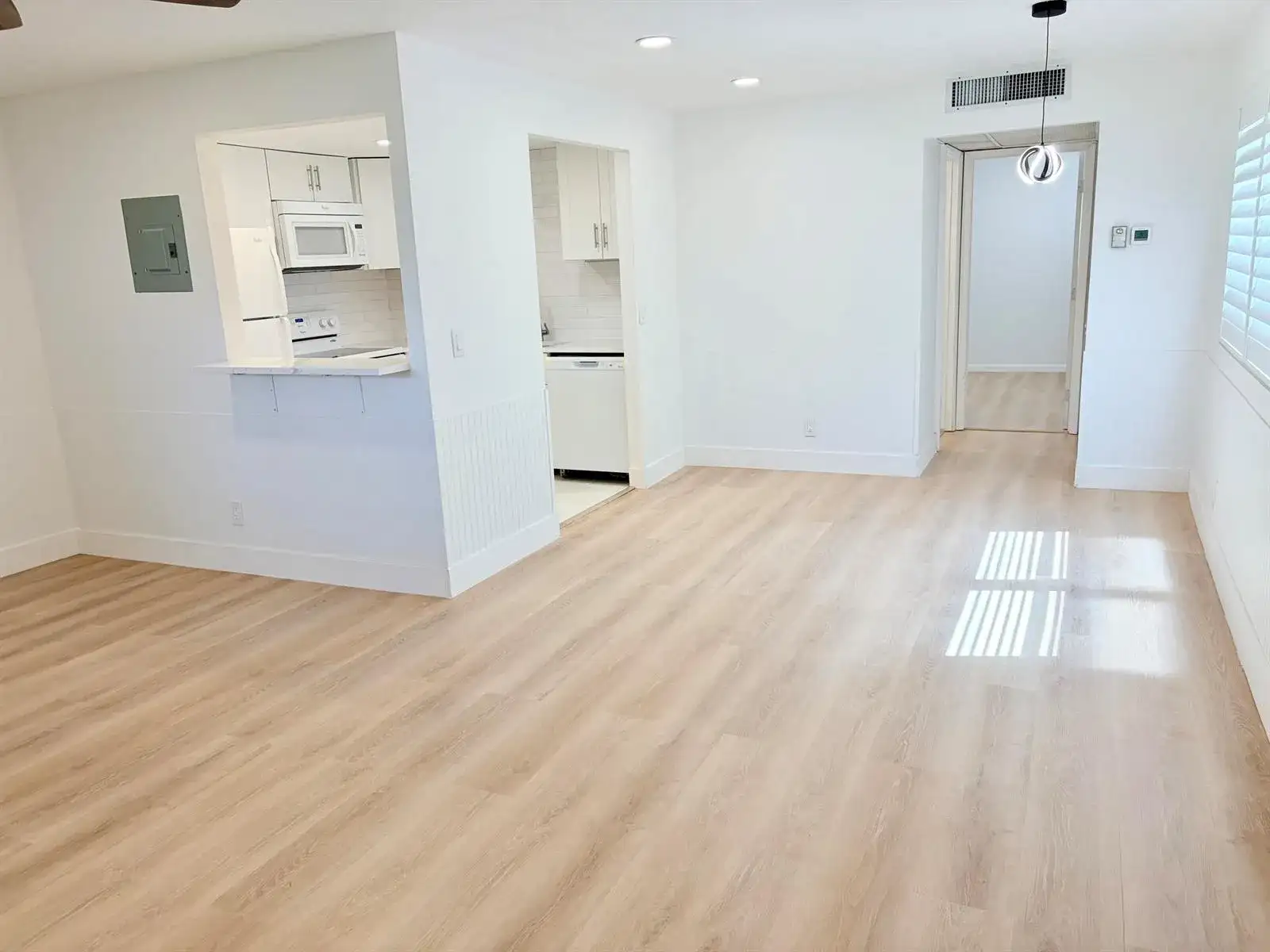 251 Flanders F, Delray Beach FL 33484 photo 3