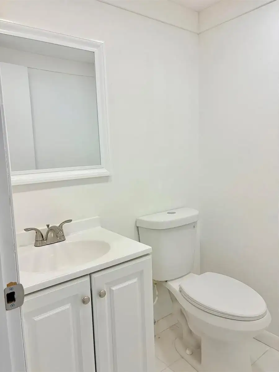 251 Flanders F, Delray Beach FL 33484 photo 5