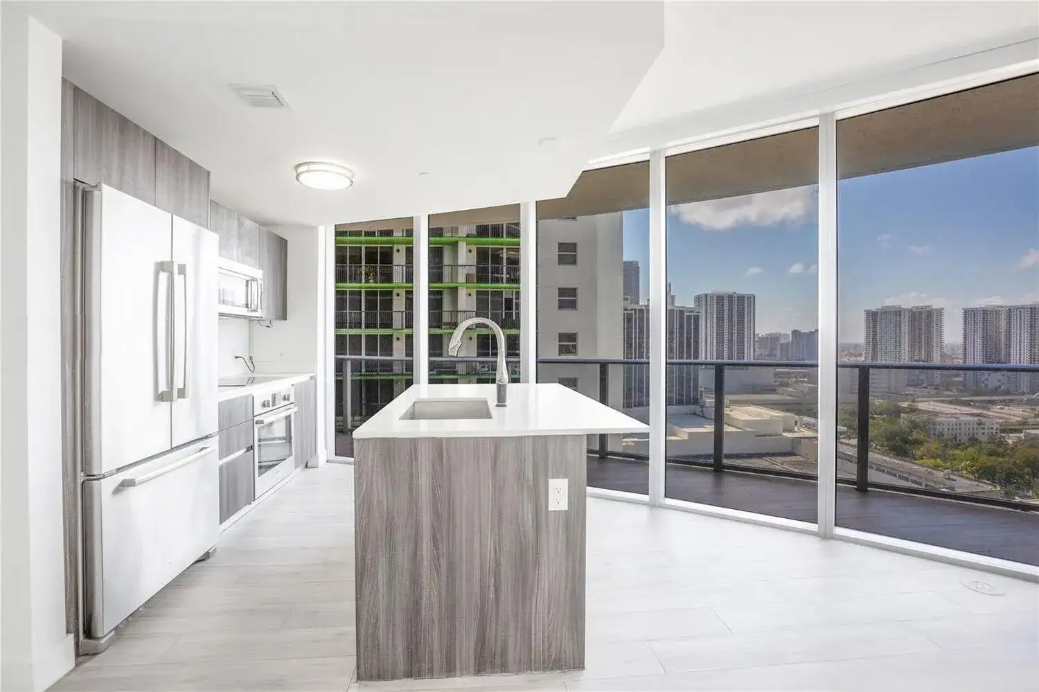 488 NE 18TH Street # 2200, Miami FL 33132 photo 2