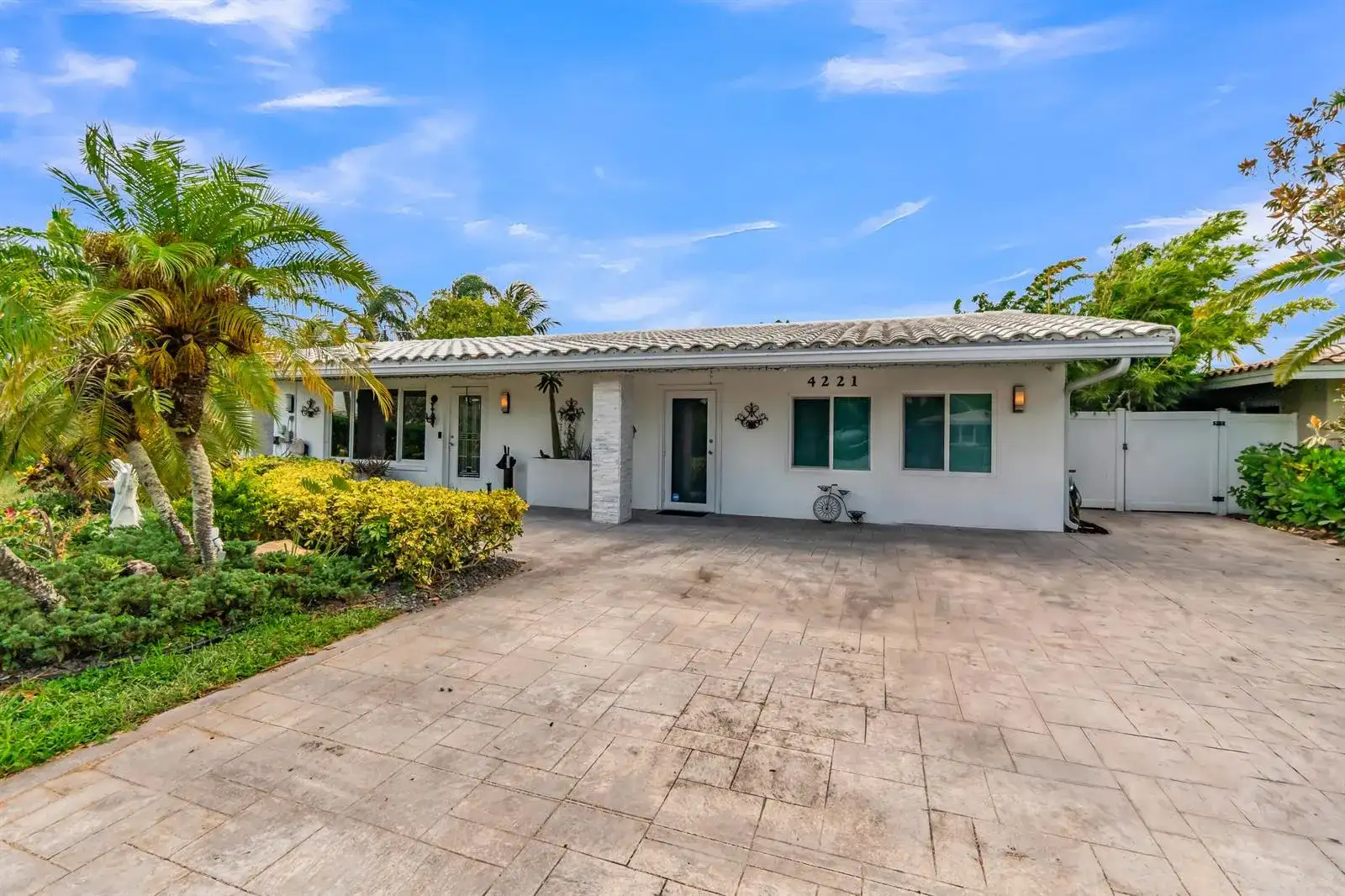 4221 NE 16th Avenue, Oakland Park FL 33334 photo 2
