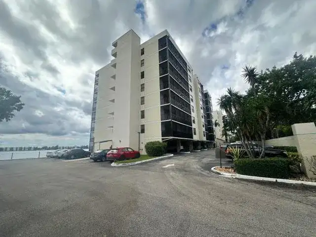 105 Lake Emerald Drive # 810, Oakland Park FL 33309 photo 2