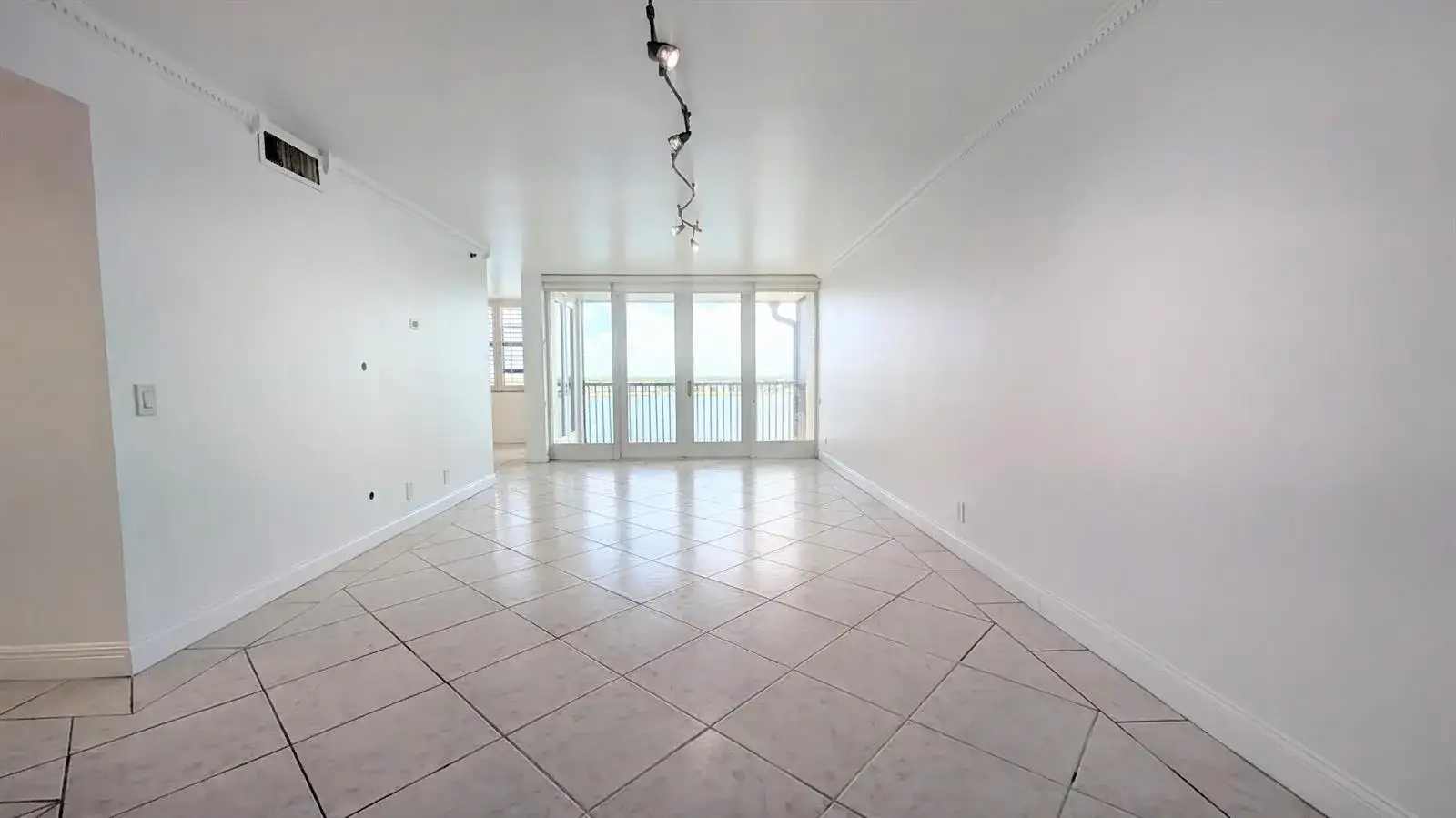 105 Lake Emerald Drive # 810, Oakland Park FL 33309 photo 3