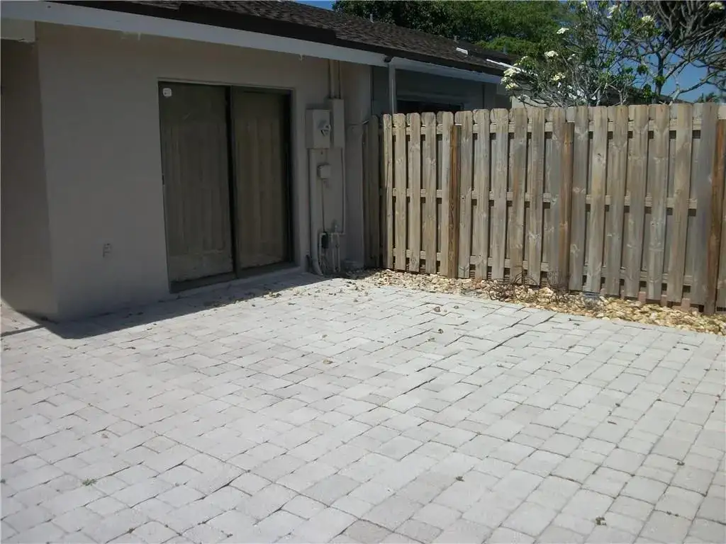 4953 E LAKES Drive, Deerfield Beach FL 33064 photo 3